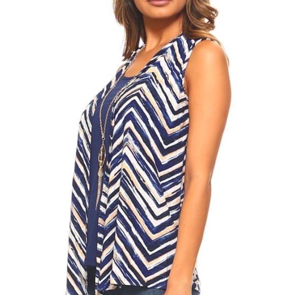 Zig Zag Sleeveless Top with Necklace - Picture 2 of 4